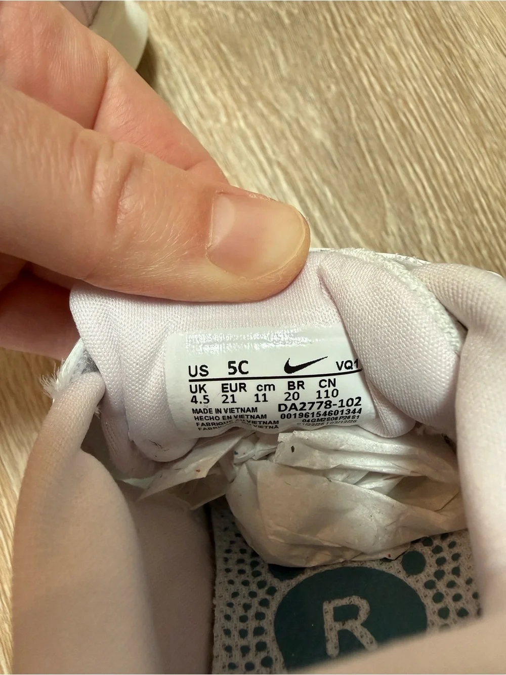 NWT Nike Star Runner 3 White/Cobalt Bliss/Pearl  Pink Girls Running Shoe size 5c